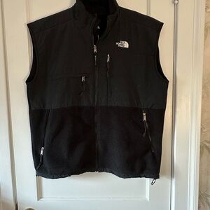 The North Face Men's Black Fleece Vest